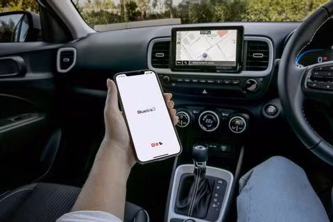 Hyundai Venue 2023 thêm nhiều tính năng hơn, giá từ 15.115 USD