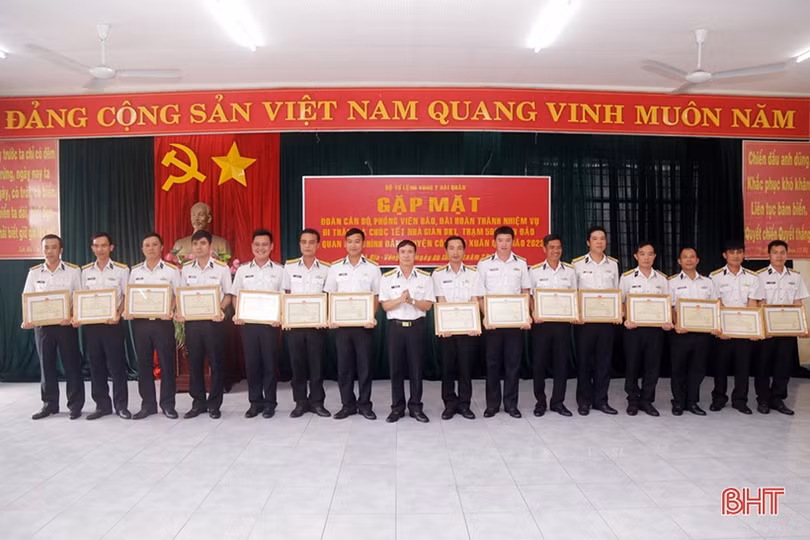 Hoàn thành chuyến thăm, chúc tết cán bộ, chiến sĩ bảo vệ chủ quyền ở thềm lục địa phía Nam của Tổ quốc