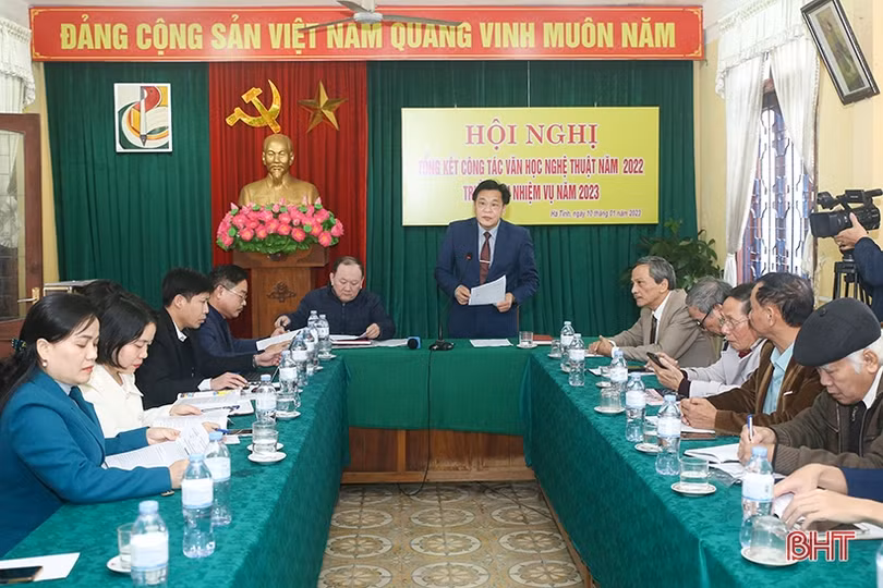Đoàn kết, thống nhất, đóng góp tích cực vào sự phát triển văn học nghệ thuật 