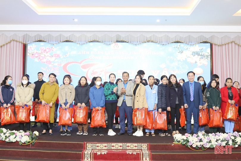 Ấm áp “Tết sum vầy - xuân gắn kết ngành y tế