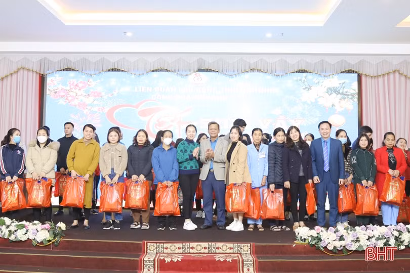 Ấm áp “Tết sum vầy - xuân gắn kết ngành y tế