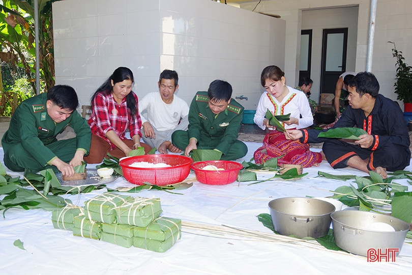 Mang “Xuân biên phòng, ấm lòng dân bản” đến bà con dân tộc Chứt