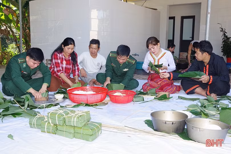 Mang “Xuân biên phòng, ấm lòng dân bản” đến bà con dân tộc Chứt