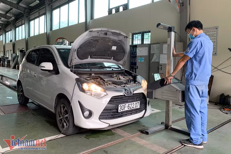 Ô tô hết hạn đăng kiểm đúng dịp nghỉ tết, làm gì để tránh bị phạt nặng?