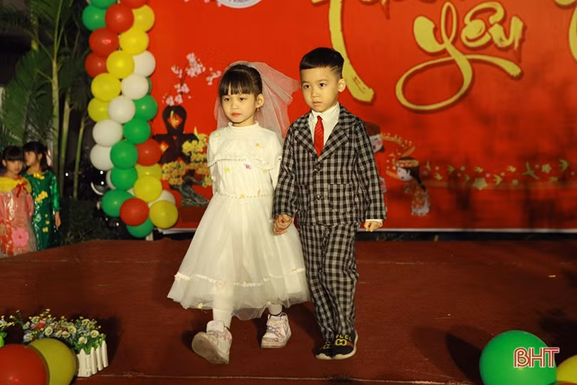 Học sinh mầm non Trí Đức trải nghiệm không gian tết xưa