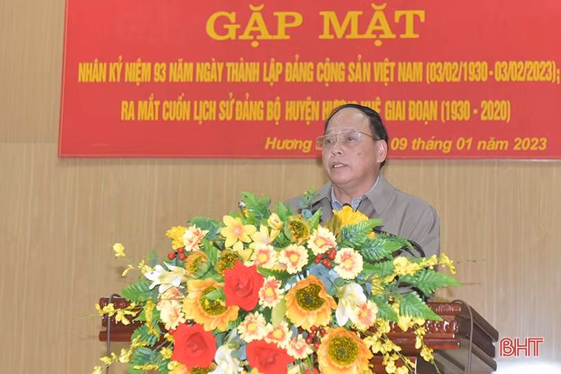 Hương Khê ra mắt cuốn sách Lịch sử Đảng bộ huyện giai đoạn 1930 - 2020
