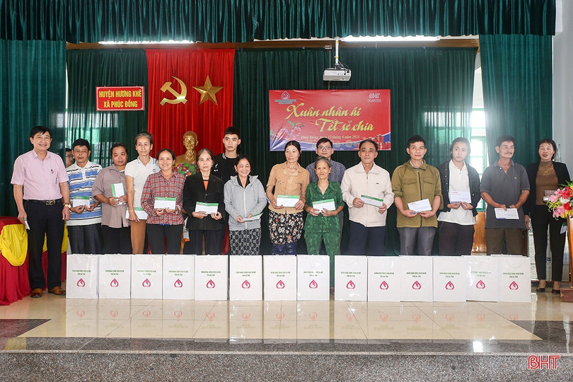 Báo Hà Tĩnh, Ngân hàng Chính sách xã hội tỉnh trao quà tết cho người nghèo huyện Hương Khê