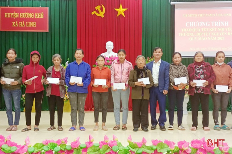 Hàng trăm suất quà tết đến với người dân gặp hoàn cảnh khó khăn ở Hà Tĩnh