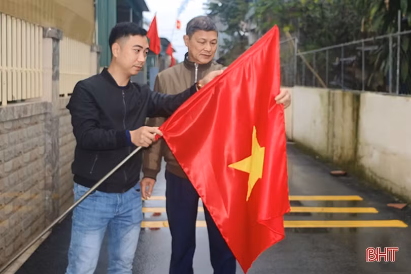 Bí thư chi bộ gương mẫu trong xây dựng tổ dân phố văn minh 