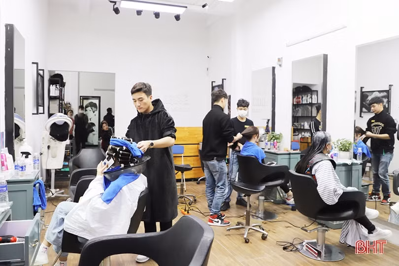 Hà Tĩnh: Các cơ sở “tân trang nhan sắc” nhộn nhịp những ngày cuối năm