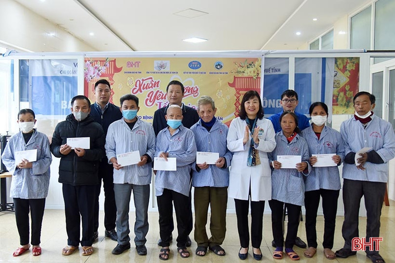 “Xuân yêu thương - Tết chia sẻ” đến với bệnh nhân gặp hoàn cảnh khó khăn ở Hà Tĩnh