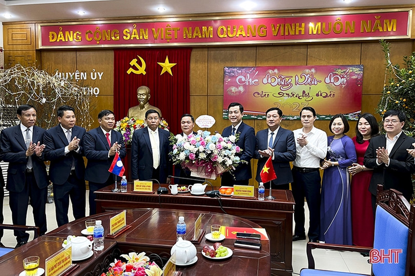 Thà Phà Bạt và Đức Thọ tăng cường hợp tác phát triển