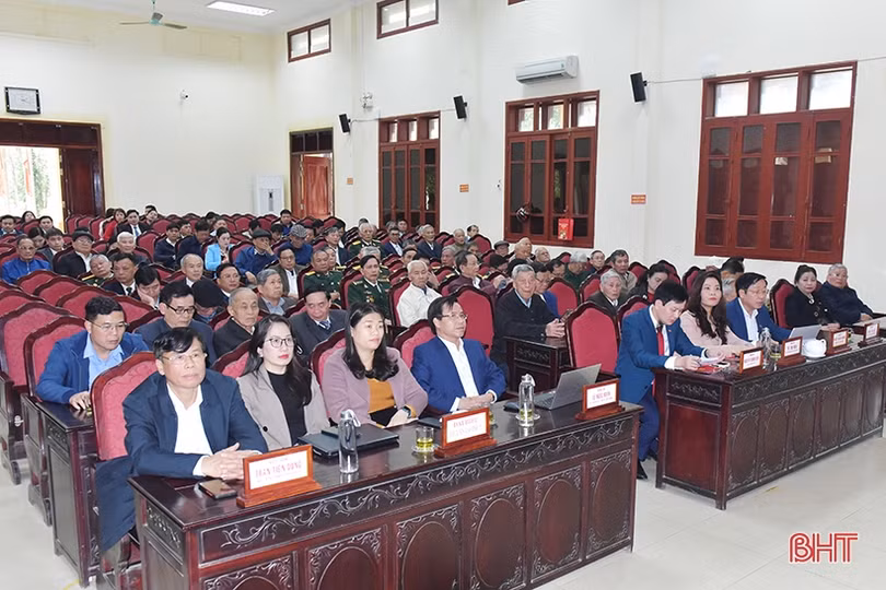 Hương Khê ra mắt cuốn sách Lịch sử Đảng bộ huyện giai đoạn 1930 - 2020