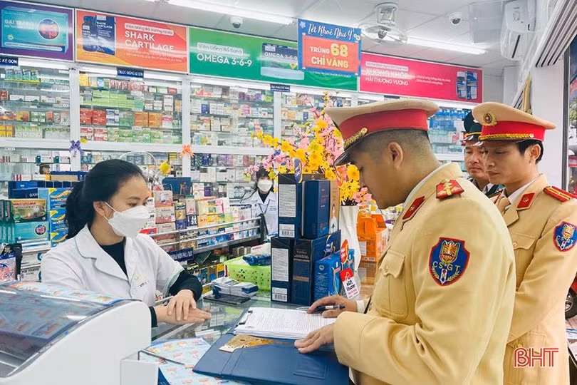 Công an TP Hà Tĩnh ra quân đảm bảo trật tự đô thị, ATGT dịp tết 