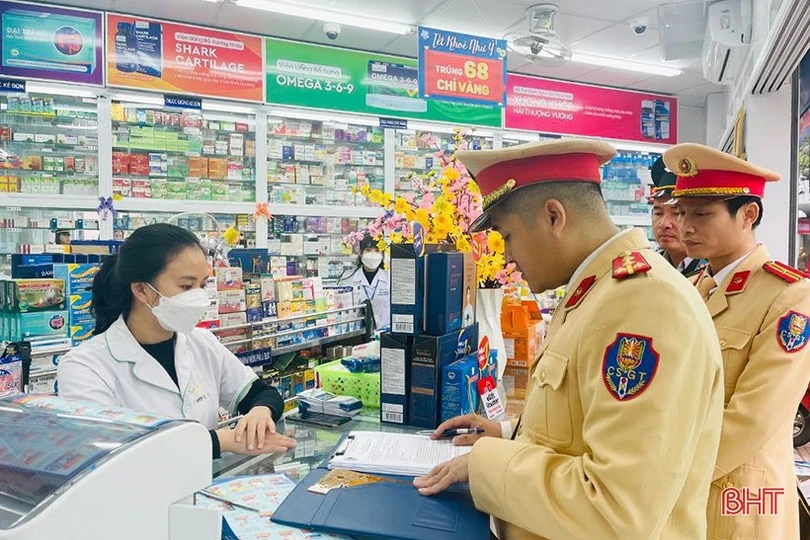 Công an TP Hà Tĩnh ra quân đảm bảo trật tự đô thị, ATGT dịp tết 