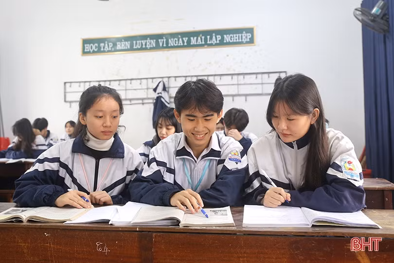 Nam sinh “3 tốt” yêu Ngữ văn, mê hoạt động Đoàn