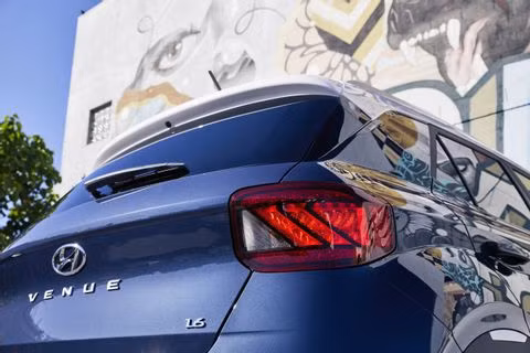 Hyundai Venue 2023 thêm nhiều tính năng hơn, giá từ 15.115 USD