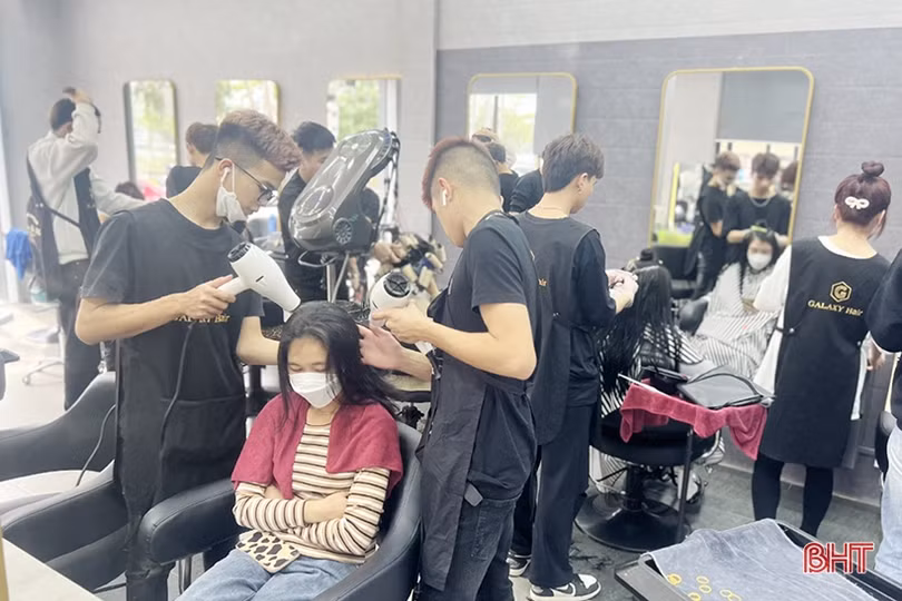 Hà Tĩnh: Các cơ sở “tân trang nhan sắc” nhộn nhịp những ngày cuối năm