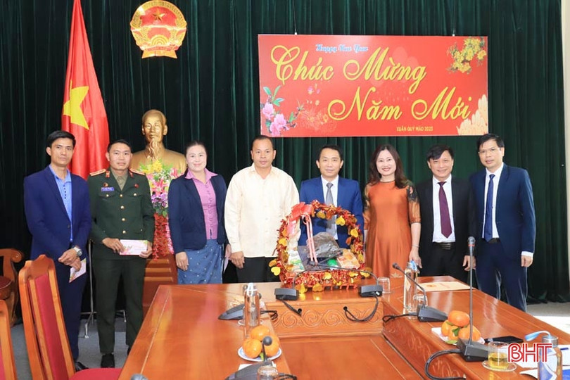 Tiếp tục vun đắp tình đoàn kết giữa các huyện Khăm Cợt, Xay Cham Pon và Hương Sơn