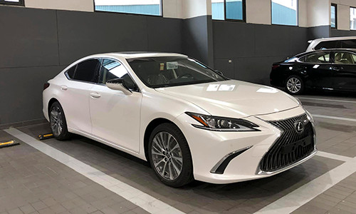 Lexus ES 250 2019 tại đại lý ở Việt Nam. Bốn mẫu ô tô mới bán tại Việt Nam trong tháng 1