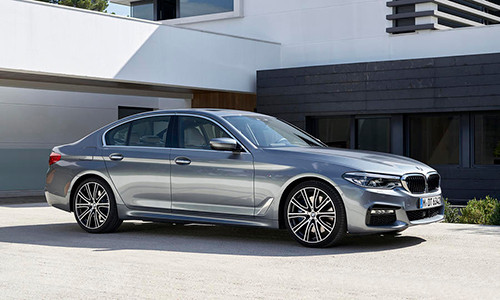 BMW Series 5 thay đổi nhiều so với thế hệ cũ. Bốn mẫu ô tô mới bán tại Việt Nam trong tháng 1