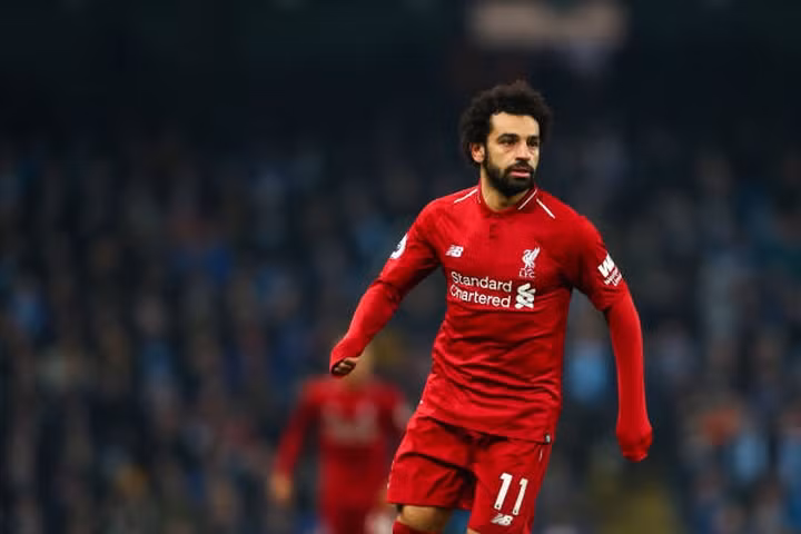 Cuộc đua Chiếc giày vàng châu Âu: Ronaldo áp sát Messi