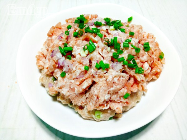 Thịt băm rim mặn ngọt béo thơm, đưa cơm ngày mưa rét