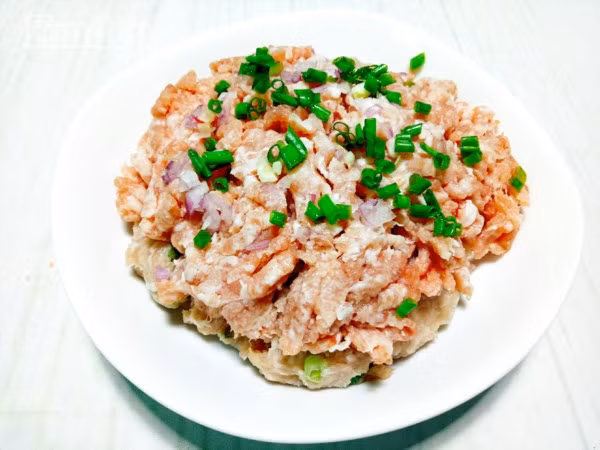 Thịt băm rim mặn ngọt béo thơm, đưa cơm ngày mưa rét