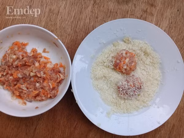 Bí quyết làm thịt viên chiên thật giòn, ăn một miếng là mê tít