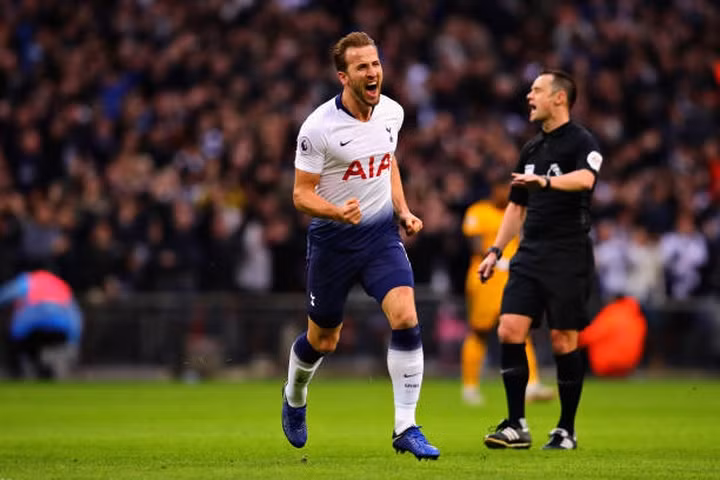 Cuộc đua Chiếc giày vàng châu Âu: Ronaldo áp sát Messi