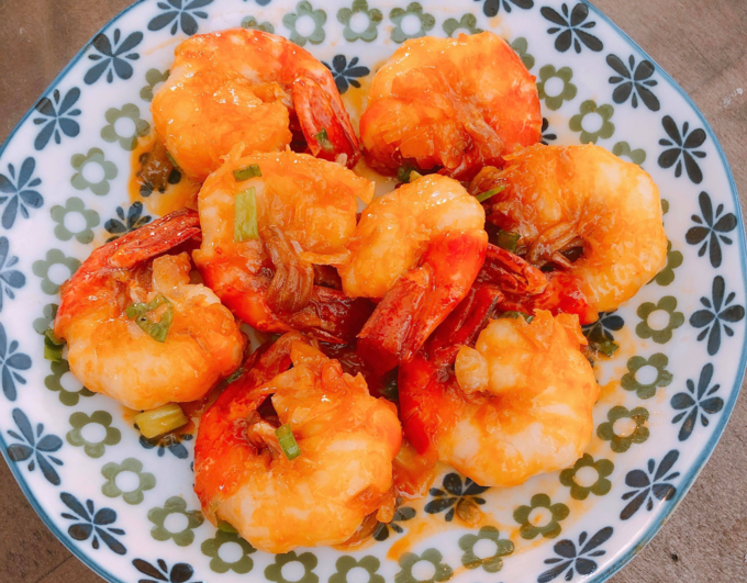 Bí quyết làm món tôm kho đậm đà cả nhà ăn ngon ngày đầu năm mới