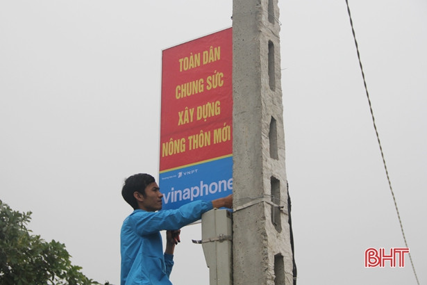 Đoàn khối Doanh nghiệp Hà Tĩnh tình nguyện xây dựng nông thôn mới