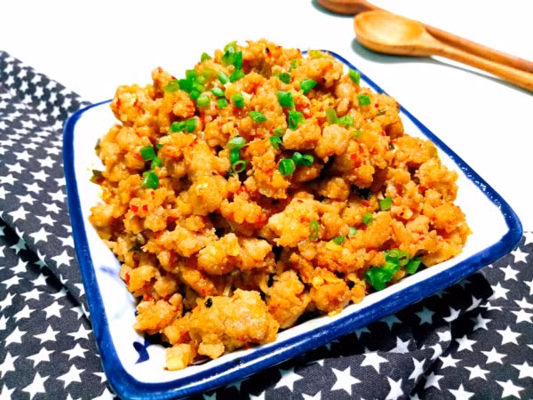 Thịt băm rim mặn ngọt béo thơm, đưa cơm ngày mưa rét