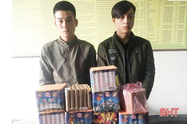 Trai làng nửa đêm mang pháo đi bán thì bị bắt