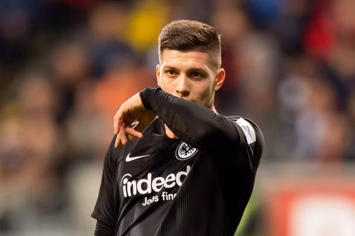 Cuộc đua Chiếc giày vàng châu Âu: Ronaldo áp sát Messi