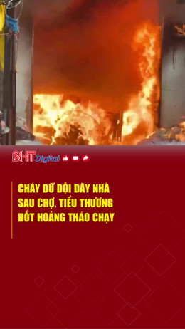 Cháy dữ dội dãy nhà sau chợ, tiểu thương hốt hoảng tháo chạy