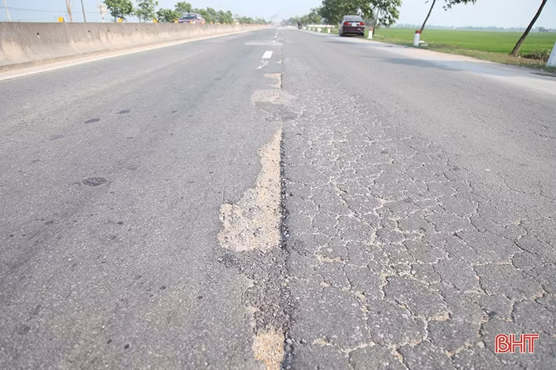 Đẩy nhanh tiến độ nâng cấp, sửa chữa mặt đường QL 1A qua Hà Tĩnh