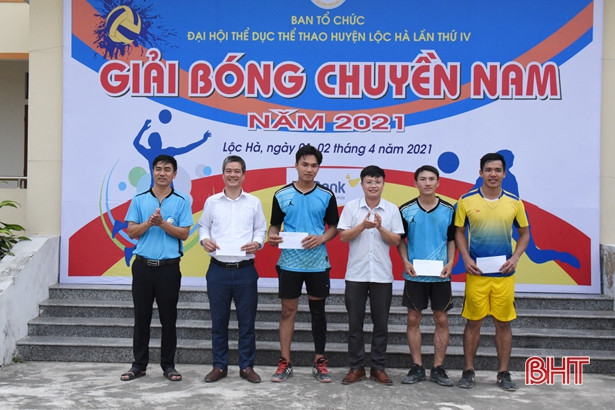 Thạch Châu vô địch Giải bóng chuyền nam thanh niên Lộc Hà năm 2021