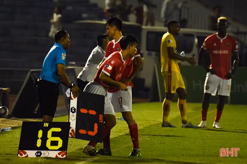 Thất bại cay đắng trên sân nhà, Hồng Lĩnh Hà Tĩnh rơi xuống chót bảng