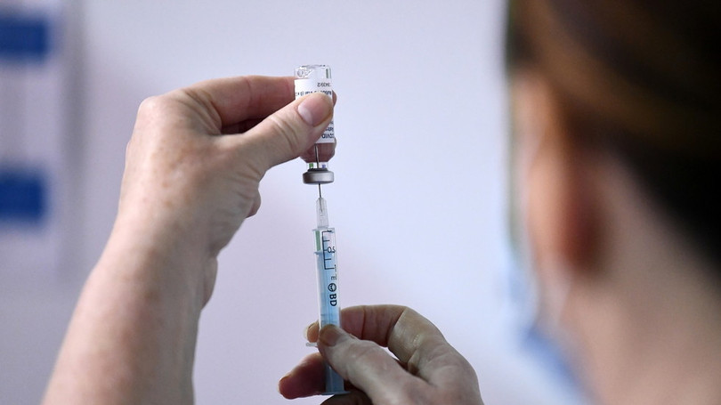 Giữa nghi vấn gây huyết khối, AstraZeneca đổi tên vaccine COVID-19