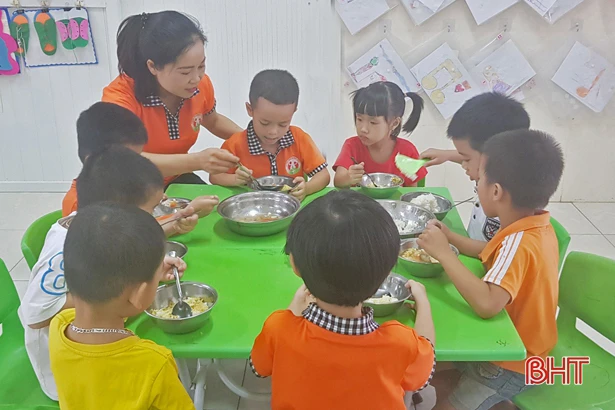 Phụ huynh Hà Tĩnh giáo dục “nết ăn” cho con