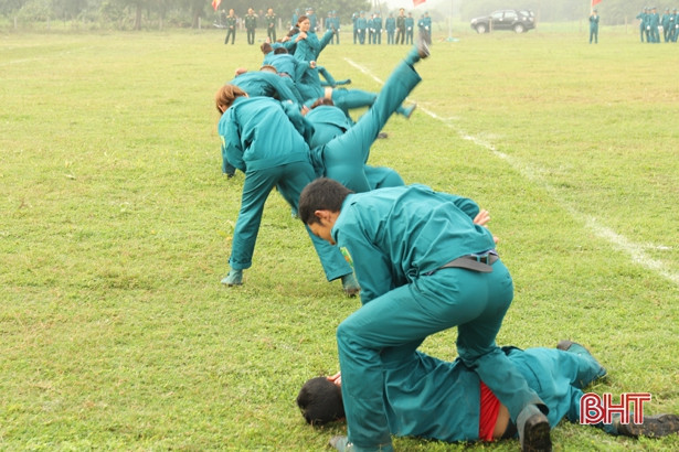 Về Nghi Xuân xem chiến sỹ “sao vuông” trình diễn kỹ năng chiến đấu