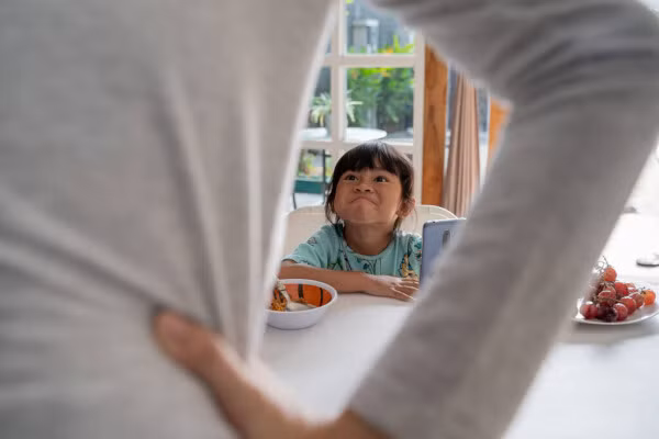 5 cách làm bạn với đứa con bướng bỉnh