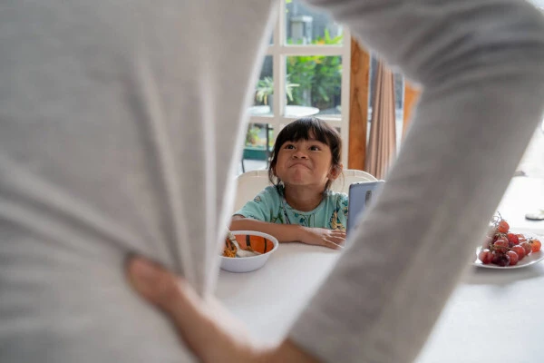 5 cách làm bạn với đứa con bướng bỉnh