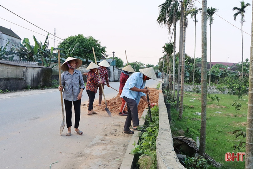 Người dân “quên” ngày nghỉ xây dựng xã nông thôn mới nâng cao ở Hà Tĩnh ảnh 8 Người dân “quên” ngày nghỉ xây dựng xã nông thôn mới nâng cao ở Hà Tĩnh