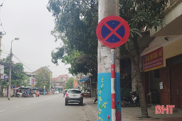 Dừng, đỗ xe sai quy định - “chuyện thường ngày” trên đường phố Hà Tĩnh