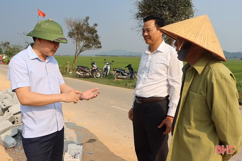 Người dân “quên” ngày nghỉ xây dựng xã nông thôn mới nâng cao ở Hà Tĩnh