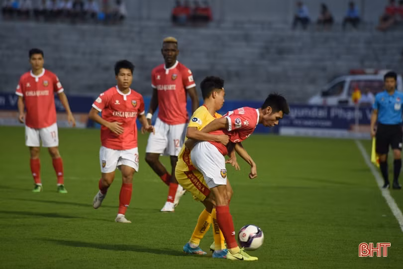 Thất bại cay đắng trên sân nhà, Hồng Lĩnh Hà Tĩnh rơi xuống chót bảng