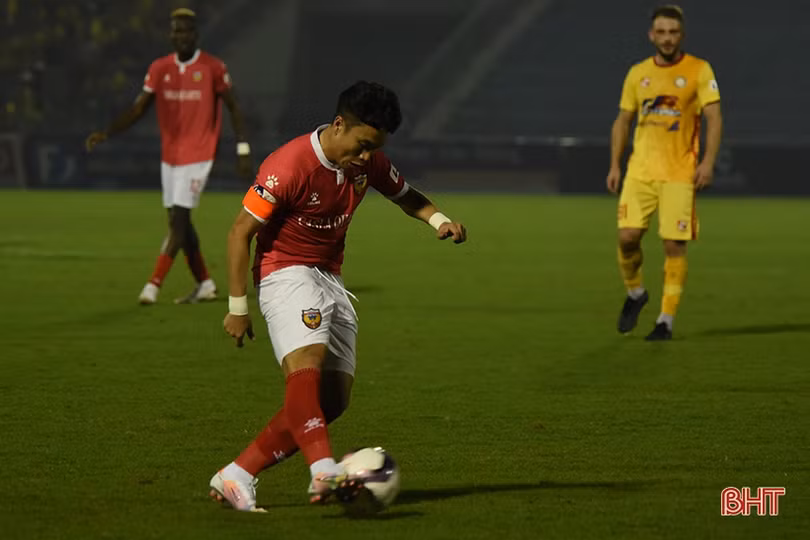 Thất bại cay đắng trên sân nhà, Hồng Lĩnh Hà Tĩnh rơi xuống chót bảng