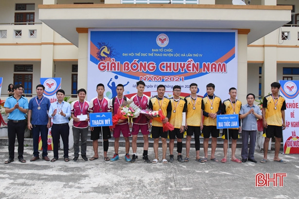 Thạch Châu vô địch Giải bóng chuyền nam thanh niên Lộc Hà năm 2021